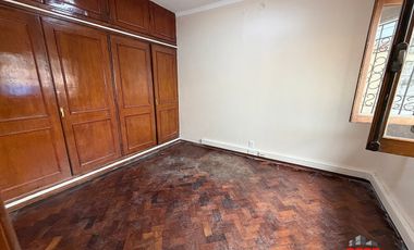 Casa céntrica en alquiler – Uso profesional / administrativo