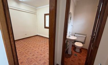Casa céntrica en alquiler – Uso profesional / administrativo