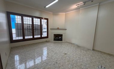 Casa céntrica en alquiler – Uso profesional / administrativo
