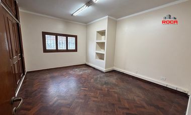 Casa céntrica en alquiler – Uso profesional / administrativo