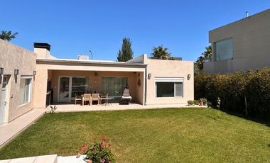 Casa en venta en Barrio privado Pago Chico