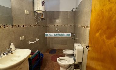 AT160. MAGNÍFICA CASA 3 DORM. QUINCHO+PILETA+COCHERAS (8PAX)