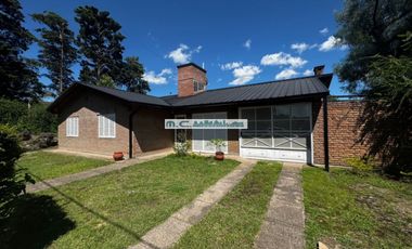 AT160. MAGNÍFICA CASA 3 DORM. QUINCHO+PILETA+COCHERAS (8PAX)