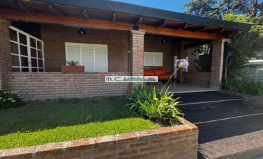 AT160. MAGNÍFICA CASA 3 DORM. QUINCHO+PILETA+COCHERAS (8PAX)