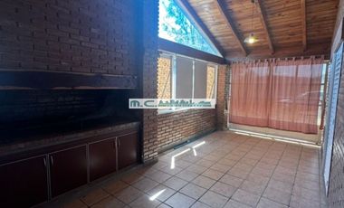 AT160. MAGNÍFICA CASA 3 DORM. QUINCHO+PILETA+COCHERAS (8PAX)