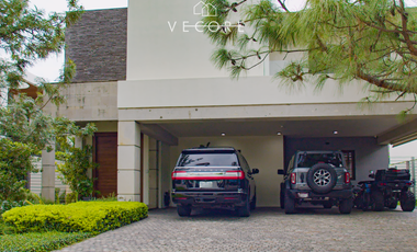 RESIDENCIA DE LUJO EN EXCLUSIVO FRACCIONAMIENTO, CAMPO LAGO, ZAPOPAN