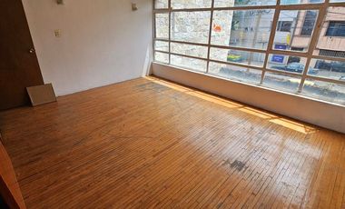 Casa en venta en la colonia Narvarte, a una cuadra de Parque Delta, B. J., CDMX.