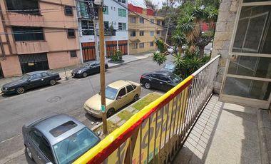 Casa en venta en la colonia Narvarte, a una cuadra de Parque Delta, B. J., CDMX.