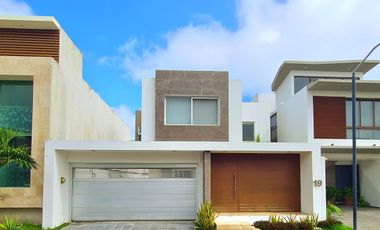 Casa en Venta Lomas del Sol con amplio Jardin