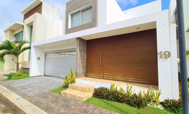 Casa en Venta Lomas del Sol con amplio Jardin