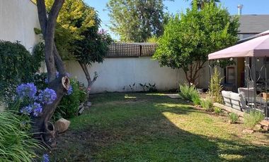 Casa con jardín cercana a Mall Los Dominicos