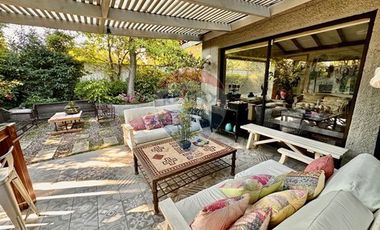 MARAVILLOSA!  EN CONDOMINIO, CERCA PORTAL