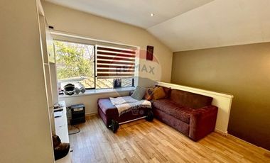 MARAVILLOSA!  EN CONDOMINIO, CERCA PORTAL