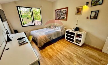 MARAVILLOSA!  EN CONDOMINIO, CERCA PORTAL