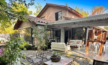 MARAVILLOSA!  EN CONDOMINIO, CERCA PORTAL