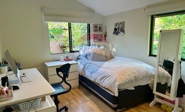 MARAVILLOSA!  EN CONDOMINIO, CERCA PORTAL