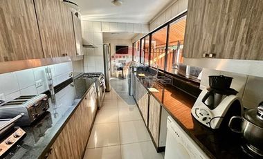 MARAVILLOSA!  EN CONDOMINIO, CERCA PORTAL