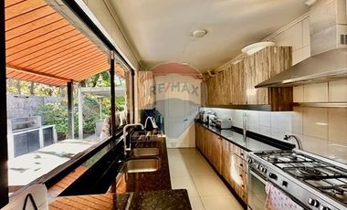 MARAVILLOSA!  EN CONDOMINIO, CERCA PORTAL