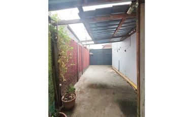 Casa con espacio comercial (comida rápida)