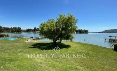 Maravillosa casa a orilla de Lago