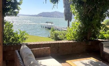 Maravillosa casa a orilla de Lago