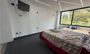 SE VENDE PERMUTA FINCA MODERNA EN CEJA ESTA EN UN 80% DE CONSTRUCCIÓN