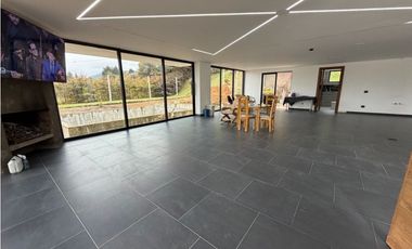 SE VENDE PERMUTA FINCA MODERNA EN CEJA ESTA EN UN 80% DE CONSTRUCCIÓN