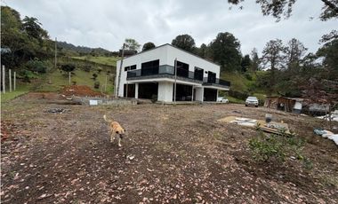 SE VENDE PERMUTA FINCA MODERNA EN CEJA ESTA EN UN 80% DE CONSTRUCCIÓN