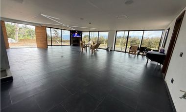 SE VENDE PERMUTA FINCA MODERNA EN CEJA ESTA EN UN 80% DE CONSTRUCCIÓN