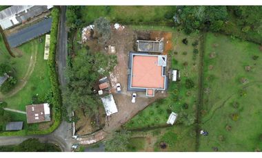 SE VENDE PERMUTA FINCA MODERNA EN CEJA ESTA EN UN 80% DE CONSTRUCCIÓN