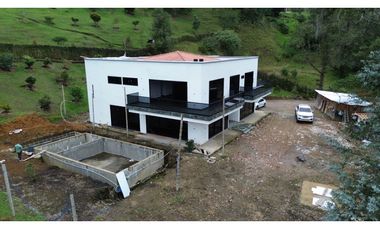 SE VENDE PERMUTA FINCA MODERNA EN CEJA ESTA EN UN 80% DE CONSTRUCCIÓN