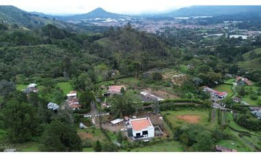 SE VENDE PERMUTA FINCA MODERNA EN CEJA ESTA EN UN 80% DE CONSTRUCCIÓN