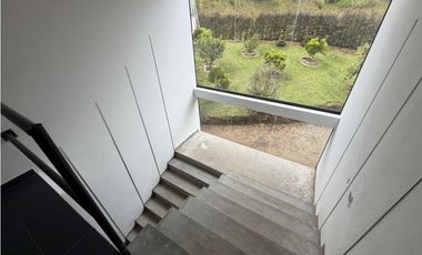 SE VENDE PERMUTA FINCA MODERNA EN CEJA ESTA EN UN 80% DE CONSTRUCCIÓN