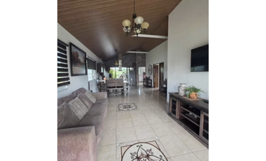 SE VENDE CABAÑA EN COCLE SANTA ELENA CON PISCINA 1507 MT2 AS