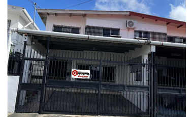 SE VENDE CASA EN CHANIS URB. LOS LAURELES CON TERRAZA 192M