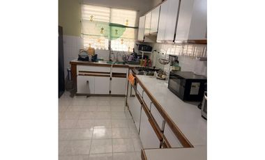 SE VENDE CASA EN CHANIS DE 490M EN RES. CASABLANCA CON AMPLIO PATIO
