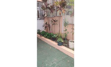 SE VENDE CASA ESQUINERA EN ALTOS DE PANAMA CON TERRAZA