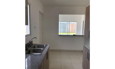 SE ALQUILA CASA EN PH ECOGARDENS EN ARRAIJAN CON TERRAZA AS