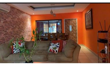 SE VENDE CASA EN BRISAS DEL GOLF CON TERRAZA Y PISCINA