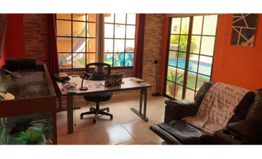 SE VENDE CASA EN BRISAS DEL GOLF CON TERRAZA Y PISCINA