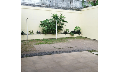 SE VENDE CASA EN BRISAS DEL GOLF CON TERRAZA Y AMPLIO PATIO