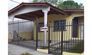 SE VENDE CASA EN BRISAS DEL GOLF CON TERRAZA Y AMPLIO PATIO