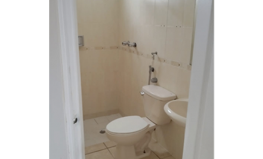 SE VENDE CASA EN BRISAS DEL GOLF CON TERRAZA Y AMPLIO PATIO