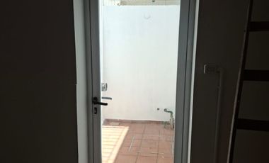 Departamento Tipo Casa en alquiler en Lanus Este