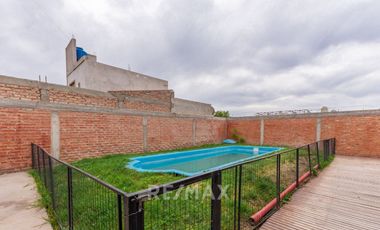ALQUILER CASA CON PILETA FERNANDEZ ORO