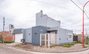 ALQUILER CASA CON PILETA FERNANDEZ ORO