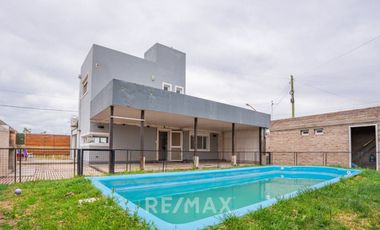 ALQUILER CASA CON PILETA FERNANDEZ ORO