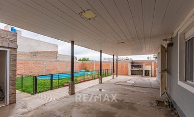 ALQUILER CASA CON PILETA FERNANDEZ ORO