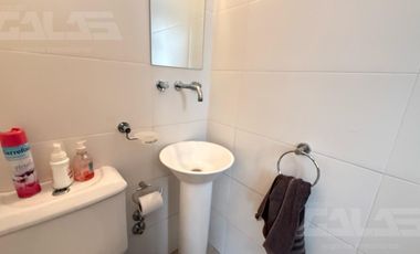 Oficina en Castelar Norte - 3 despachos - 2 salas de reunión -  2 Baños - Balcón -