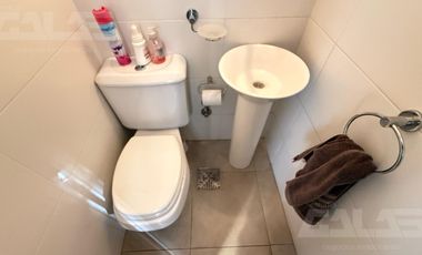 Oficina en Castelar Norte - 3 despachos - 2 salas de reunión -  2 Baños - Balcón -